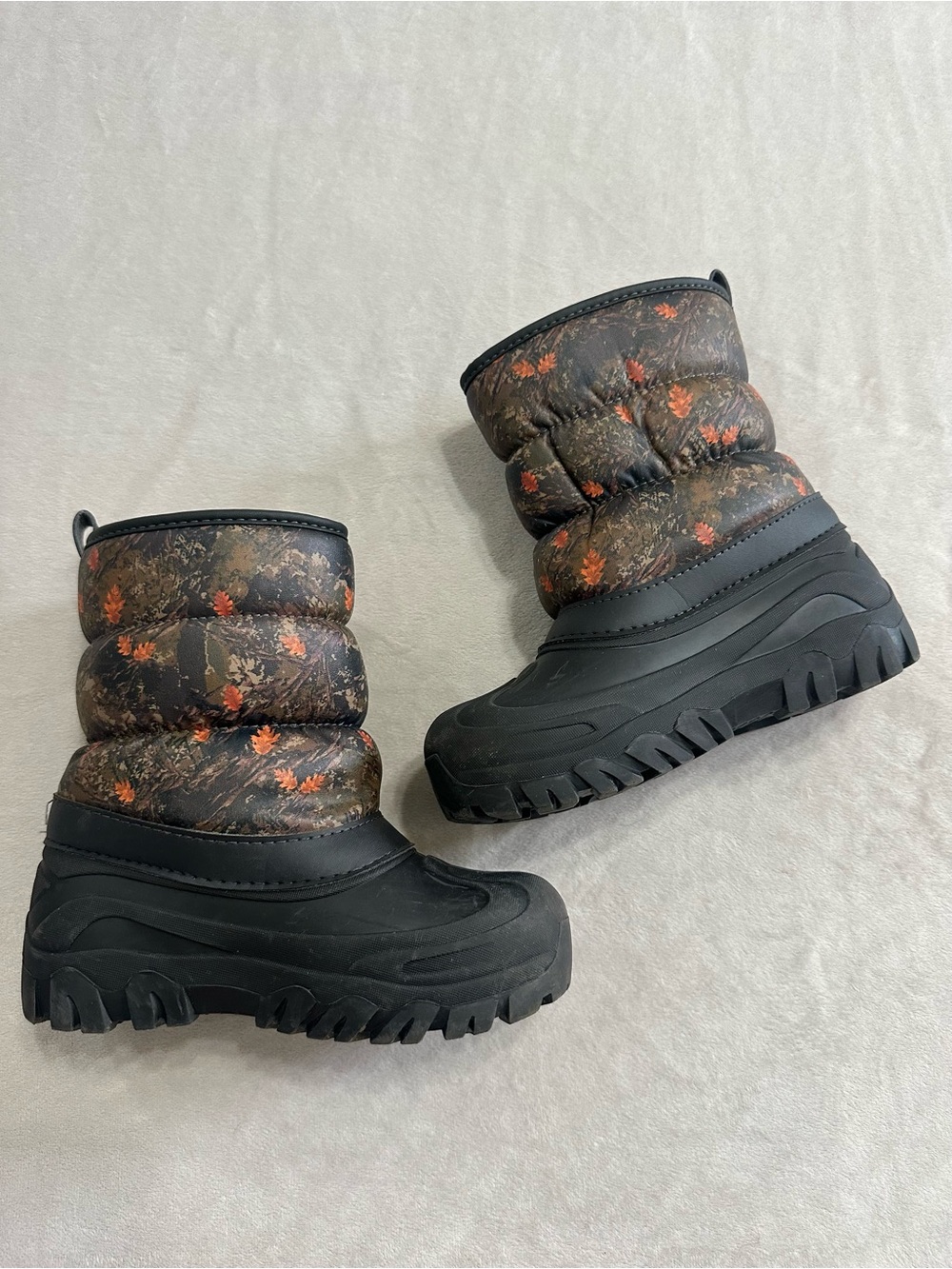 Kid's Western Chief Winter Snow Boots in Black and Brown Camo Print Size 13/1